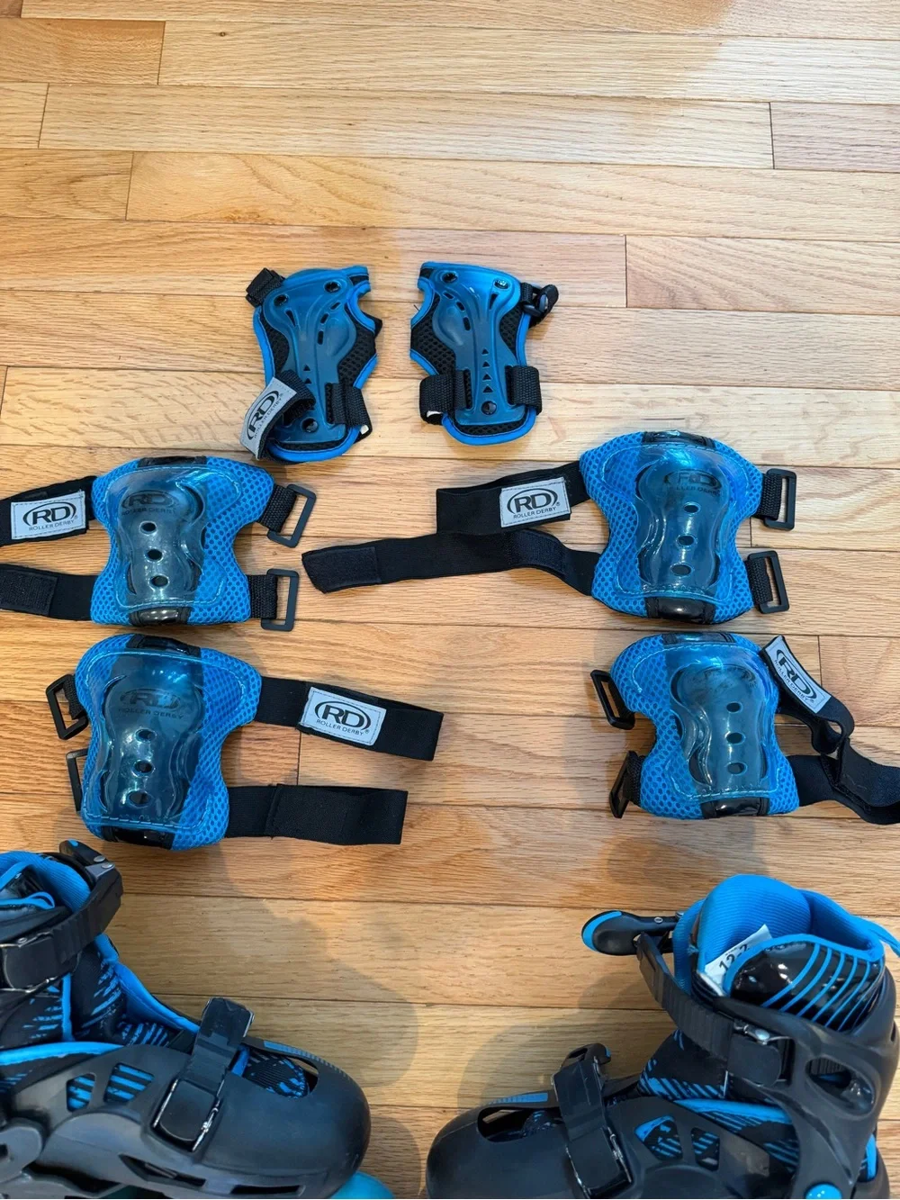Adjustable Kids Inline Skate Set with Blue Protective Pads